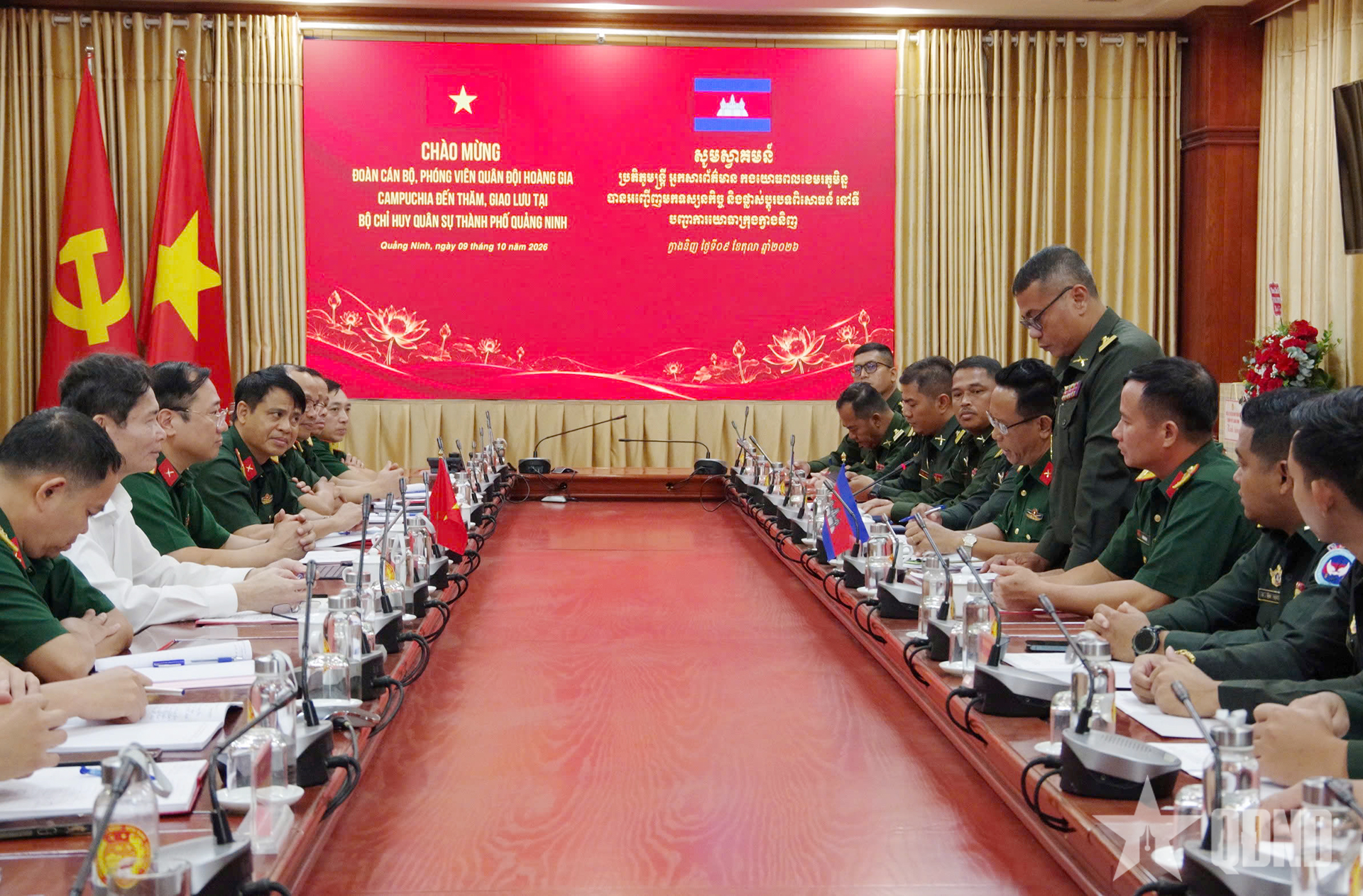 Đoàn cán bộ, phóng viên Quân đội Hoàng gia Campuchia thăm Bộ CHQS TP Quảng Ninh

